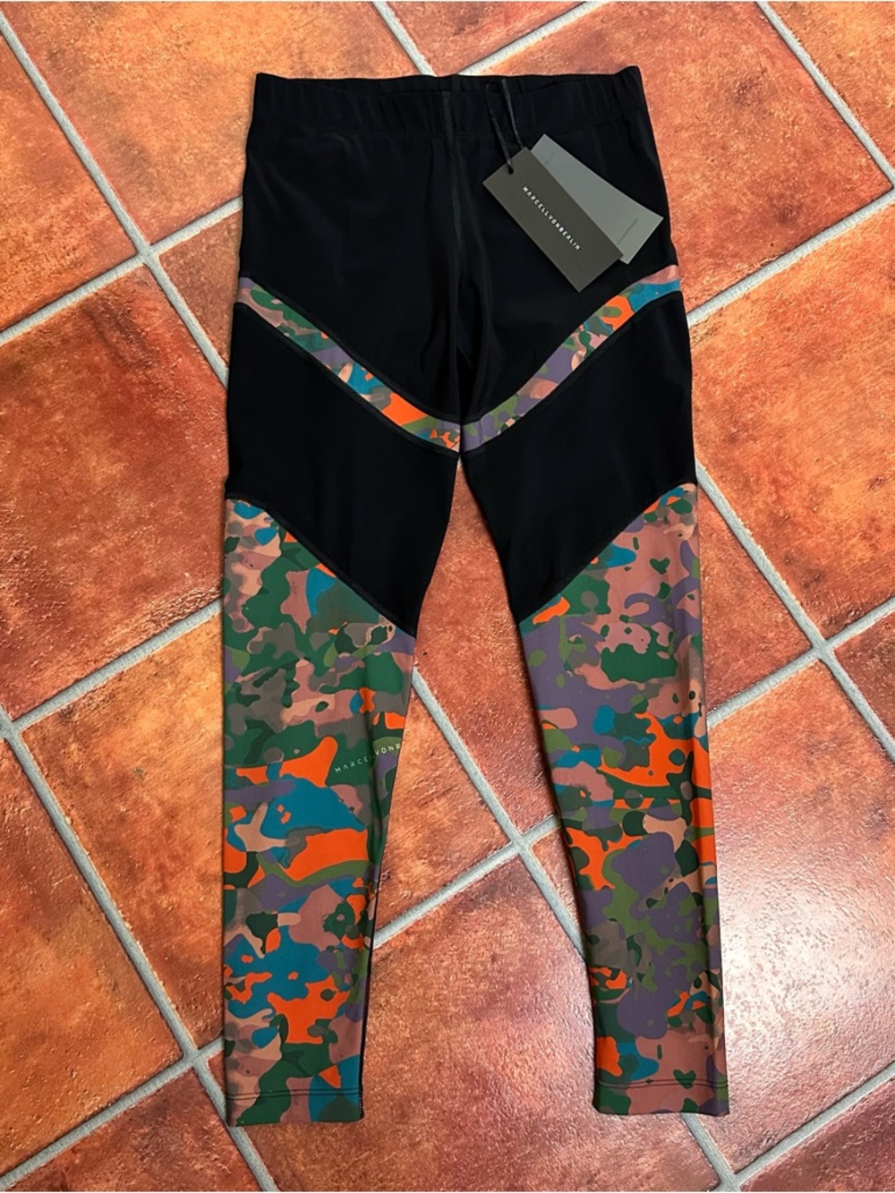 NWT Marcell Von Berlin Black & Multicolor Camo Active Leggings